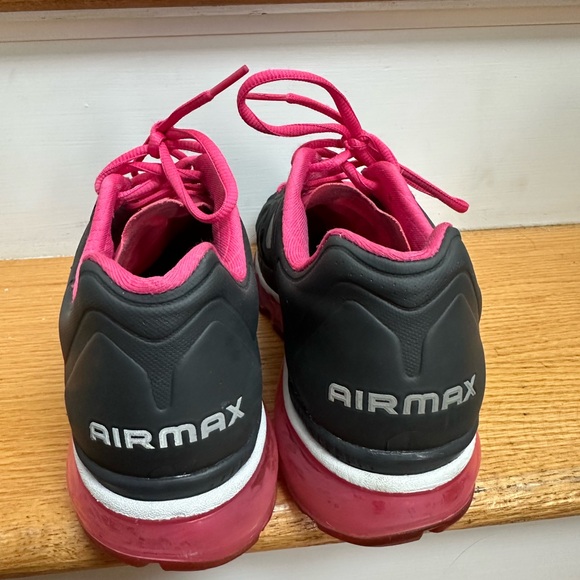 Nike Air Max Women's Black and Pink Athletic Shoes - Picture 2 of 5